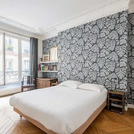 Veeve - Gloriously Geometric Apartment Paris